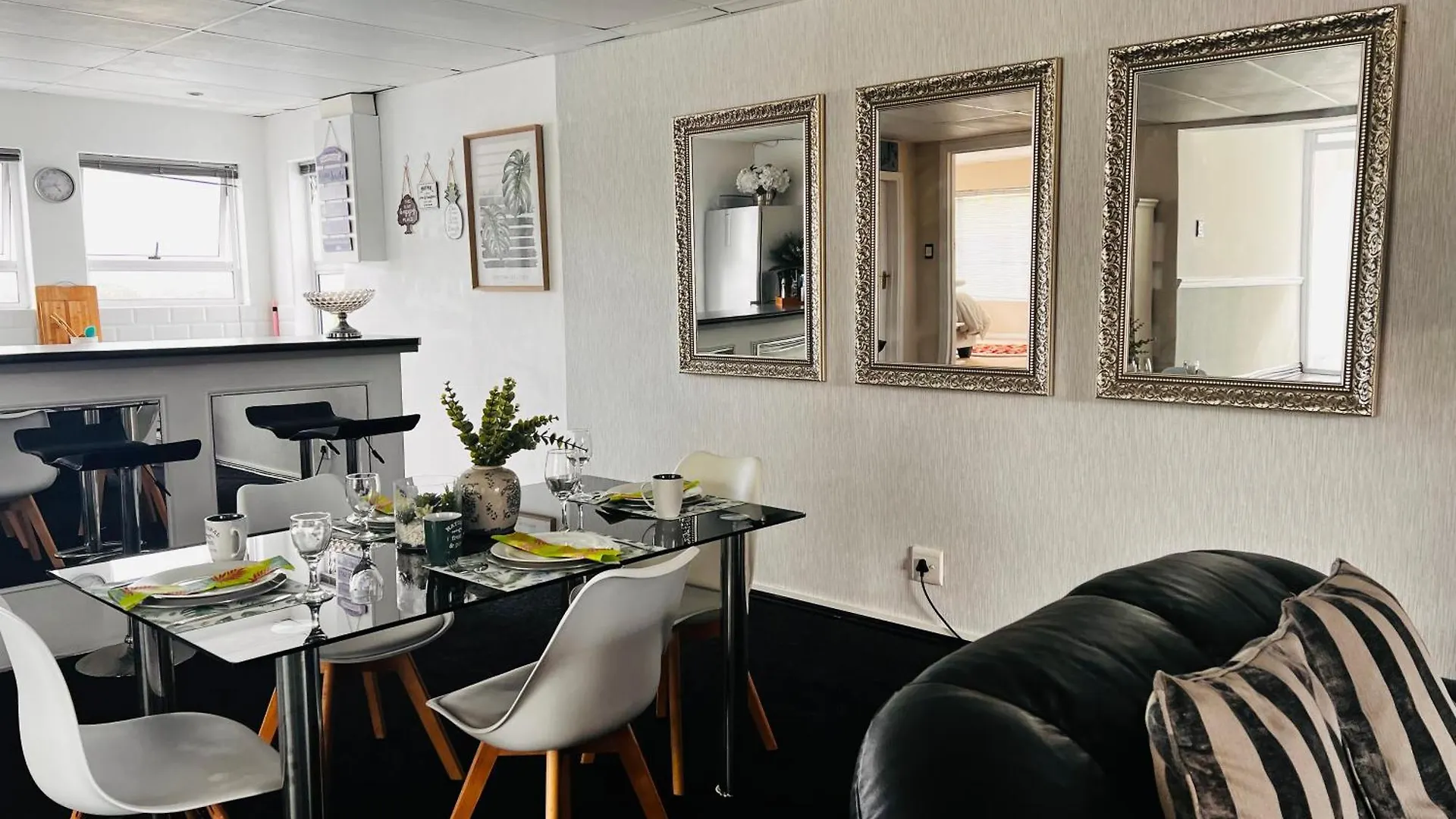 The White House Apartment Port Elizabeth 0*,  South Africa